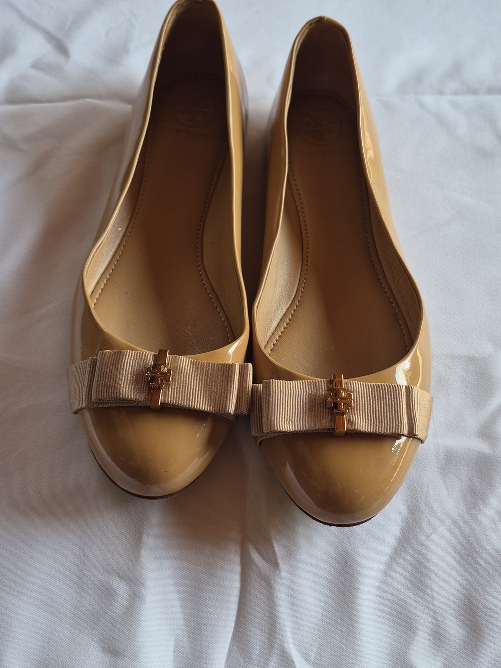 Tory Burch Trudy Nude Patent Leather Bow Ballet Flats - Picture 4 of 11